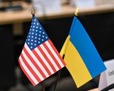 Українські переговірники прибули в США