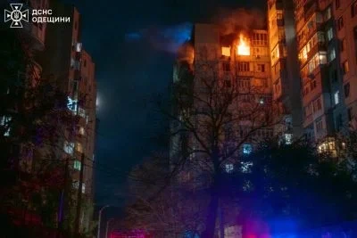 Російські дрони знову атакували Одесу: уражено житлові багатоповерхівки, є поранені (фото)
