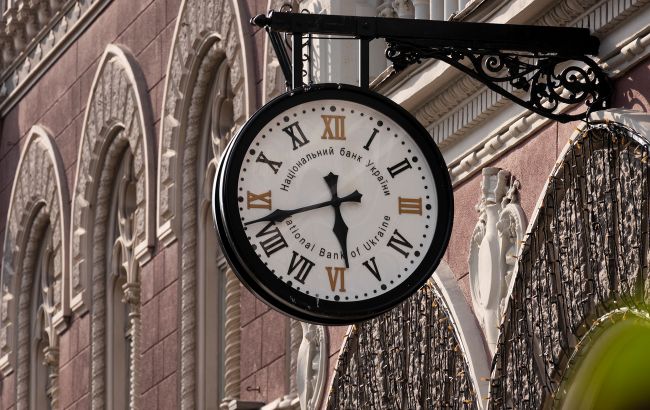 НБУ трохи знизив курс долара на 3 грудня